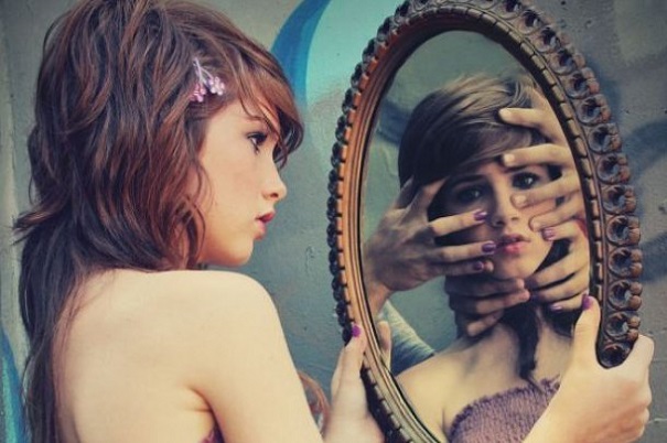 Мистика зеркал: почему не стоит фотографировать свое отражение