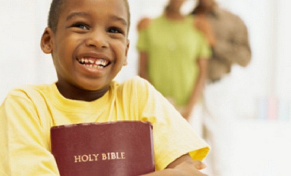Исследование: Религиозные родители воспитывают жадных и беспощадных детей