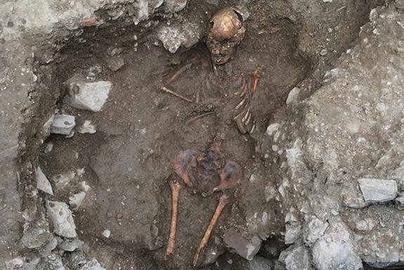Cкелет «девочки-ведьмы» отыскали археологи на юге Италии