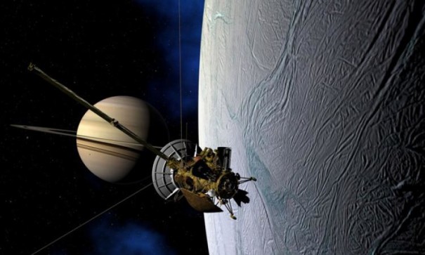 Ученые NASA получили новые фотографии 2-х спутников Сатурна Дионы и Энцелада