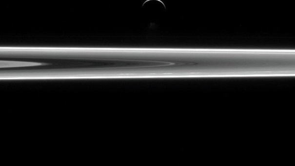 Энцелад и кольца Сатурна
