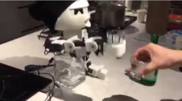 В Южной Корее изобрели робота-собутыльника