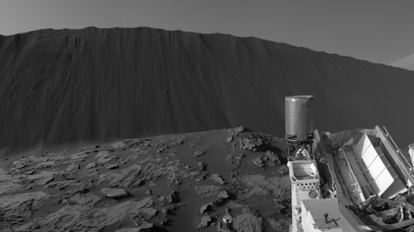 Марсоход Curiosity сделал новые фото песчаных дюн на Марсе
