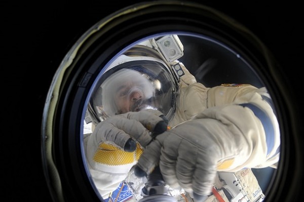 Русские космонавты проведут в открытом космосе не менее 5-ти часов
