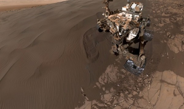 Марсоход Curiosity сделал новое селфи на фоне дюны Намиб