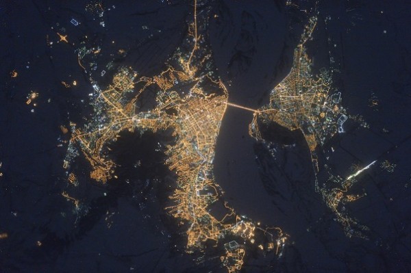 Космонавт Сергей Волков сфотографировал города из космоса