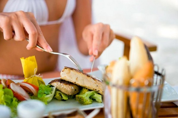Ученые: Время приема пищи влияет на похудение
