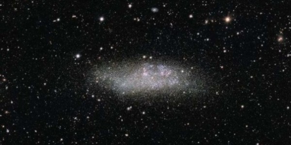 Астрономы смогли сфотографировать «галактику-изгоя» в созвездии Кита
