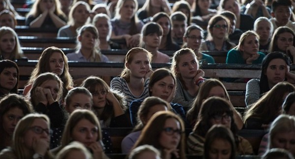 Студентов МГЛУ с лишённых аккредитации специальностей переведут в остальные университеты