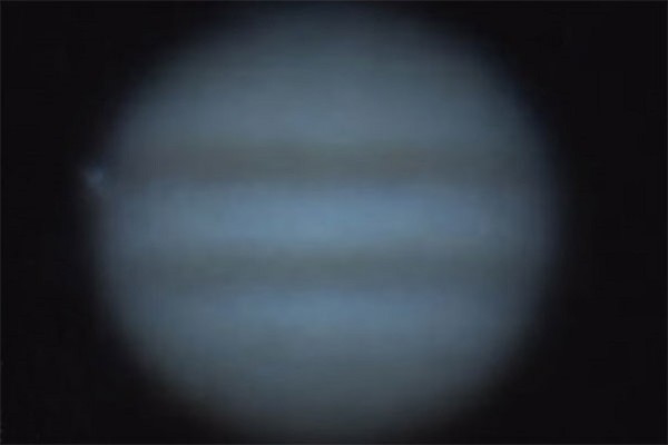 Астроном-любитель снял видео столкновения Юпитера с НЛО