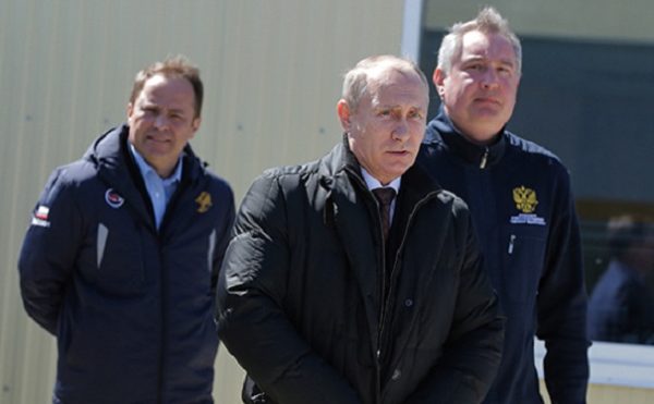 Владимир Путин объявил выговоры Дмитрию Рогозину и Игорю Комарову
