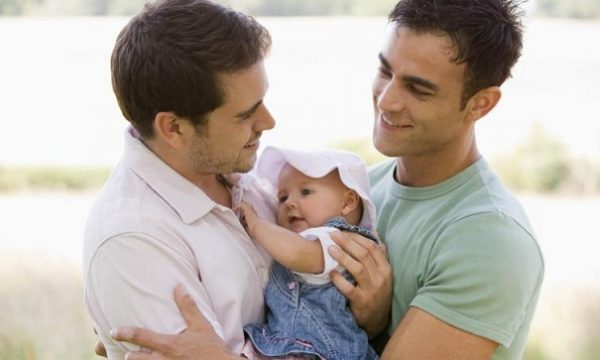 Ученые: Гомосексуальность родителей на ребенка не влияет