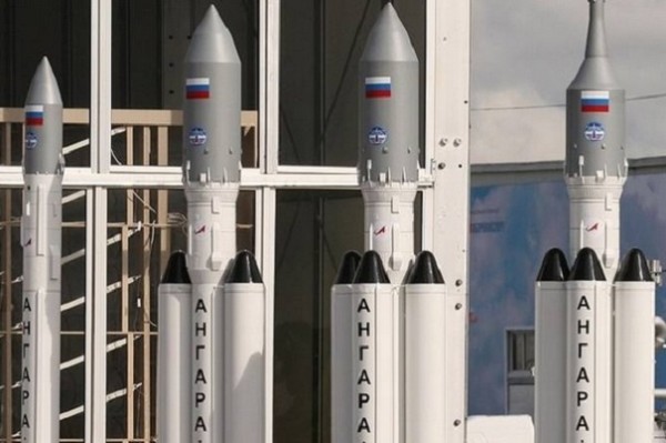 «Роскосмос» представил аванпроект ракеты для полета на Луну