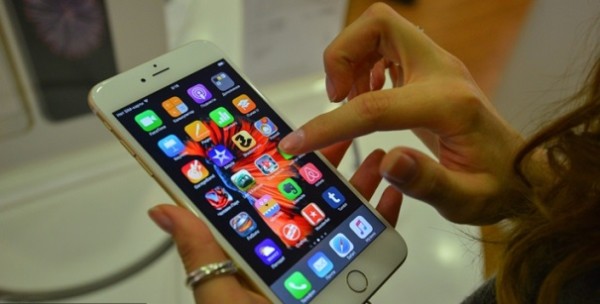 Владельцы iPhone смогут оплачивать покупки при помощи системы Apple Pay