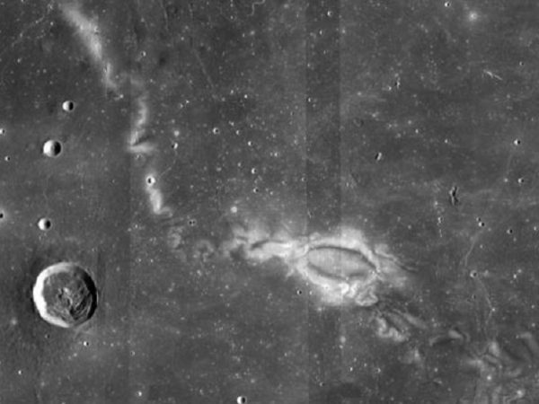 НАСА объяснило природу загадочных «узоров» на Луне