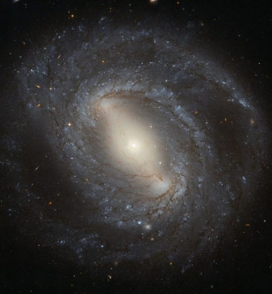 Телескоп Hubble сфотографировал одну из самых красивых галактик во Вселенной