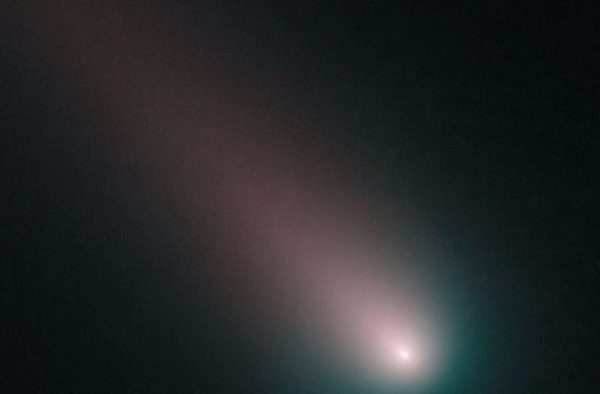 Хаббл сделал фотографии кометы в процессе ее наибольшего сближения с Землей