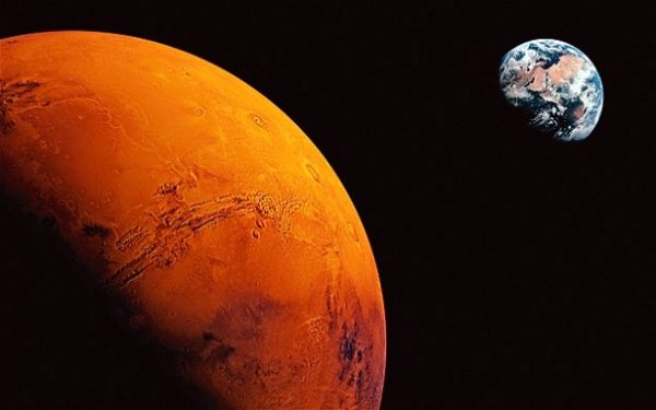 На снимках NASA на Марсе найден астронавт