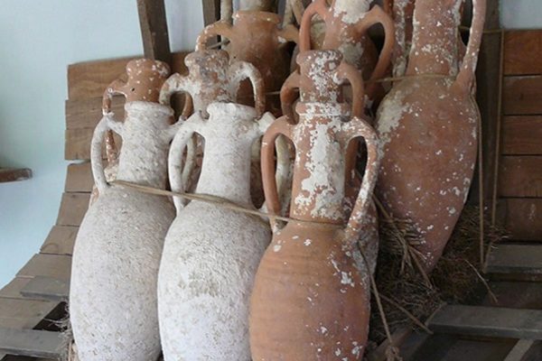 В Греции найдены следы древнего в мире вина