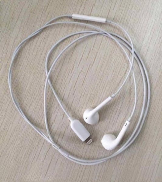 Появилось фото наушников Apple EarPods с разъёмом Lightning