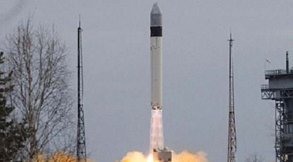 С космодрома Плесецк стартовала ракета-носитель «Рокот» со спутником Минобороны