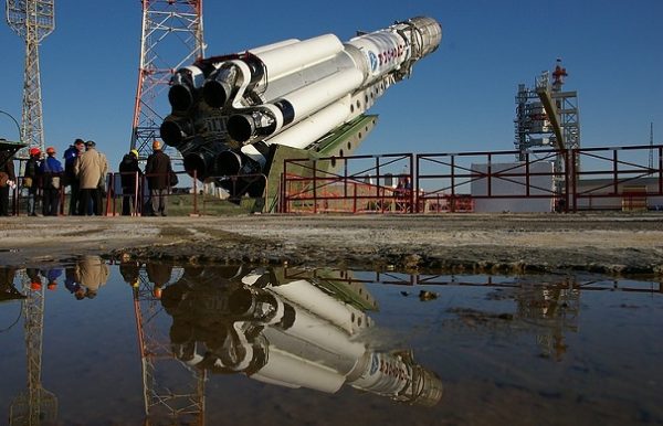 Ракету «Протон-М» со спутником Intelsat-DLA2 установили на Байконуре