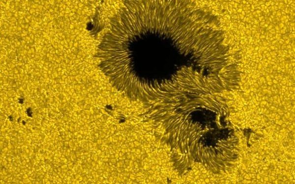 Ученых беспокоит пропажа темных пятен на Солнце