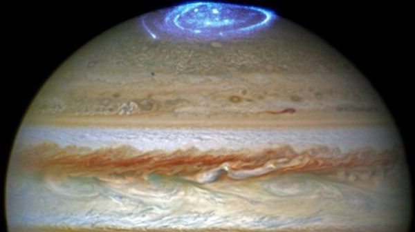 «Юпитер стал запускать фейерверки»: на планете замечено самое сильное полярное сияние