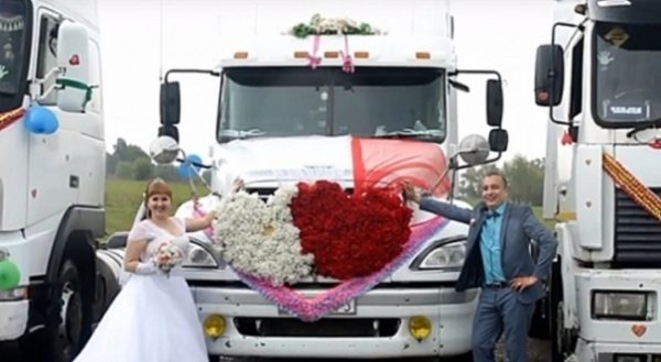 Дальнобойщик из Татарстана приехал за невестой на 3-х белых тягачах