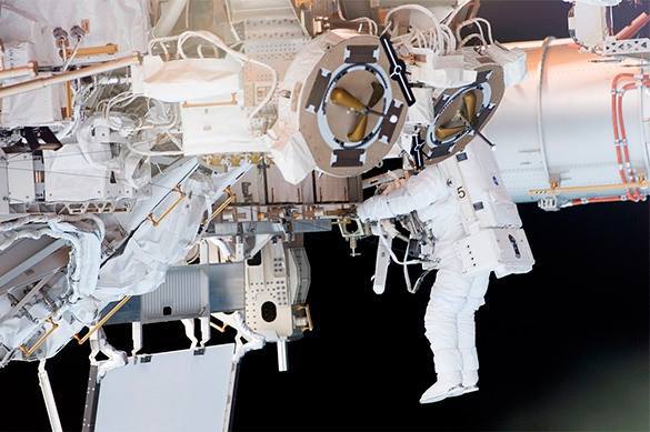 Роскосмос потратит 2,5 млд руб на разработку роботов для открытого космоса