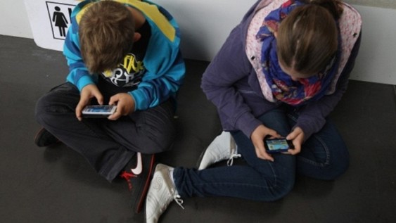 Около половины российских школьников безвылазно сидят в интернете — СМИ