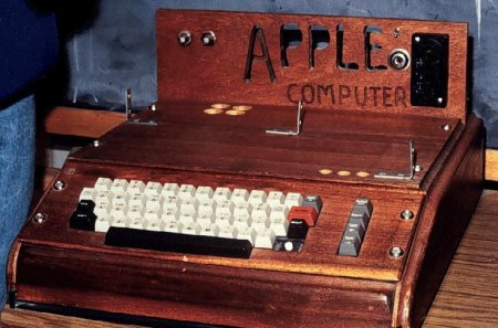 Первый компьютер от компании Apple продадут на аукционе