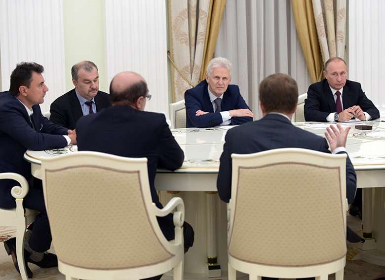 Президент России Владимир Путин во время встречи в Кремле с учёными