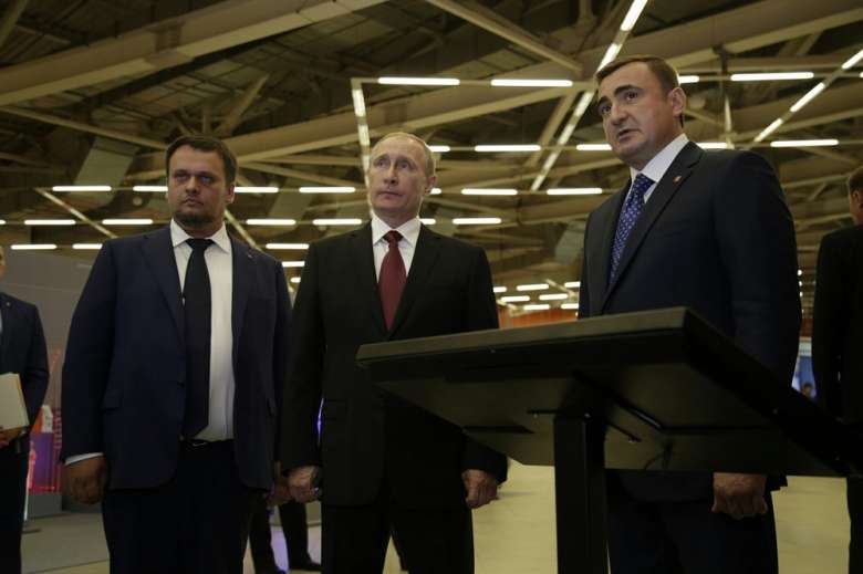 Владимир Путин осмотрел стенд Тульской области на Форуме стратегических инициатив