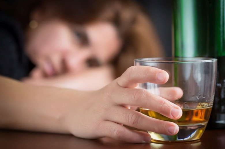Почему алкоголь снимает стресс, рассказали ученые