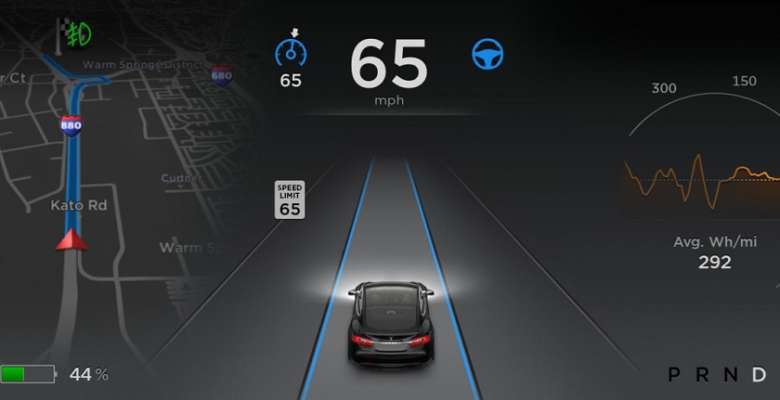 Автопилот Tesla спас жизнь водителю