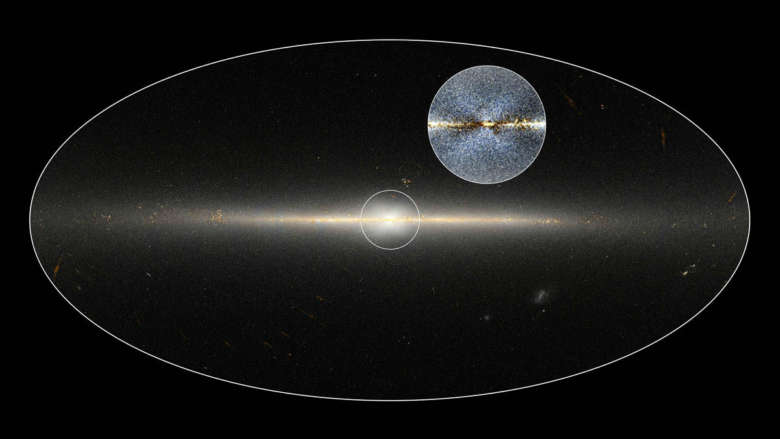 Ученые-астрономы обнаружили гигантский крест в центре Галактики
