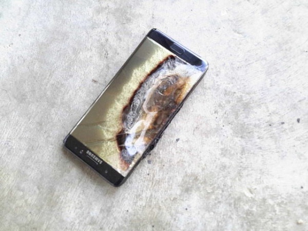 Смартфоны Samsung оказались взрывоопасными. Продажи во всем мире приостановлены