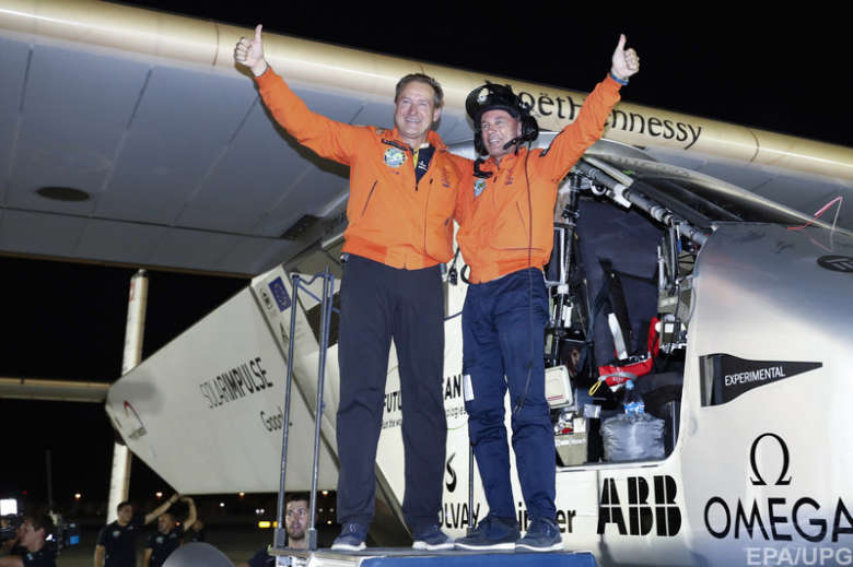 «Солнечный» самолет Solar Impulse завершил кругосветку