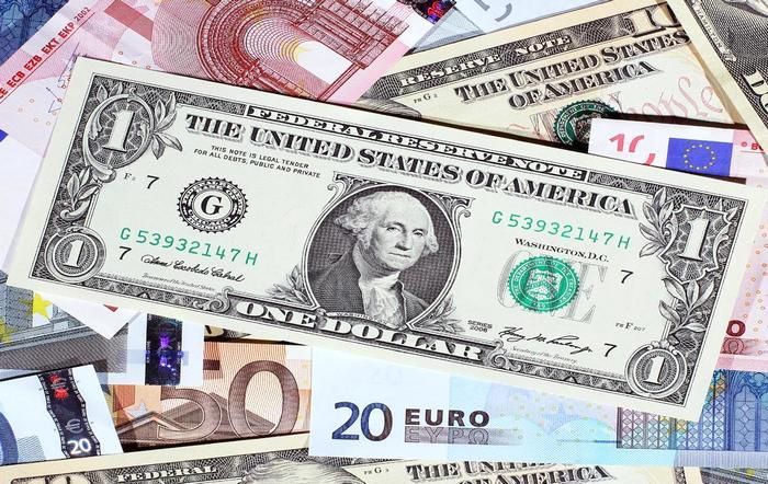 Курс валют от НБУ на 15 июля. Доллар дешевеет евро дорожает