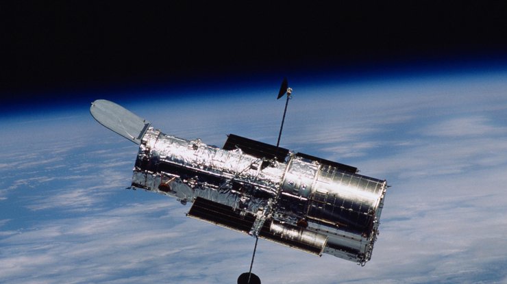 Телескоп'Хаббл бороздит просторы земной орбиты с 1990 года