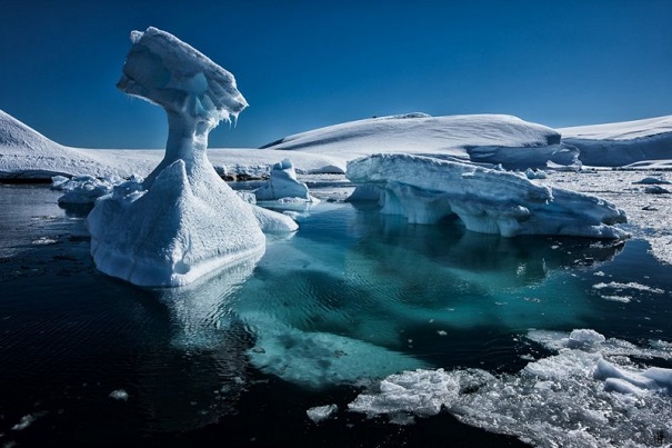 Ученые: Льды на западе Антарктиды раскололись изнутри