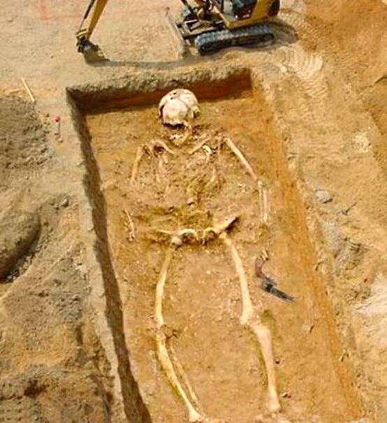 Раскрыта тайна смерти великанши из XIII века — Ученые