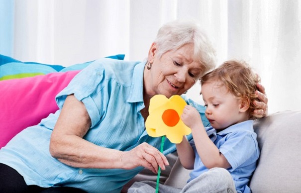 Ученые: Уход за внуками увеличивает длительность жизни