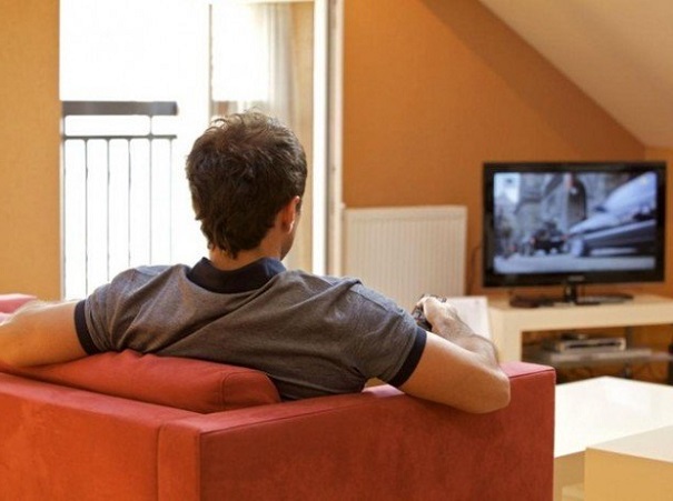Ученые: каждый час перед телевизором, уменьшает жизнь на 22 мин.