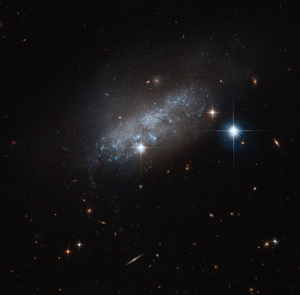 Ученые NASA обнаружили галактику из синих звезд