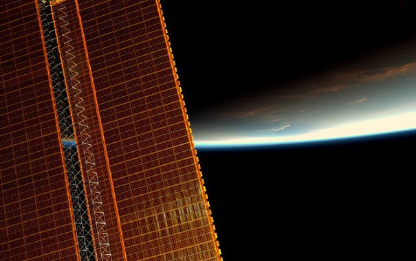 Астронавты показали невероятное фото рассвета с борта МКС
