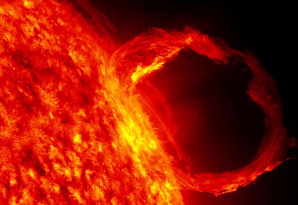 Ученые NASA показали появление «дыры» на Солнце