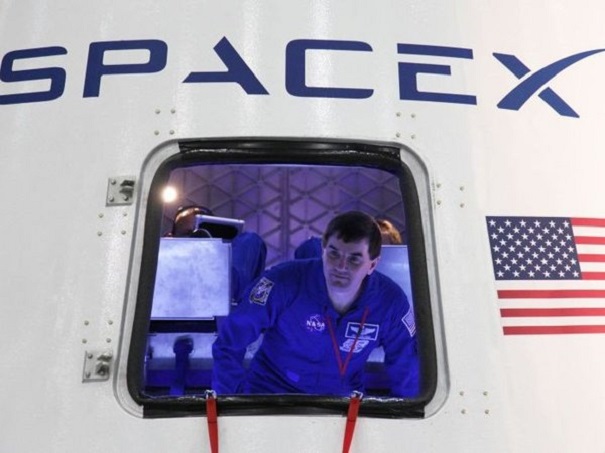 SpaceX планирует запуск пилотируемых капсул Dragon не до этого 2018-ого года