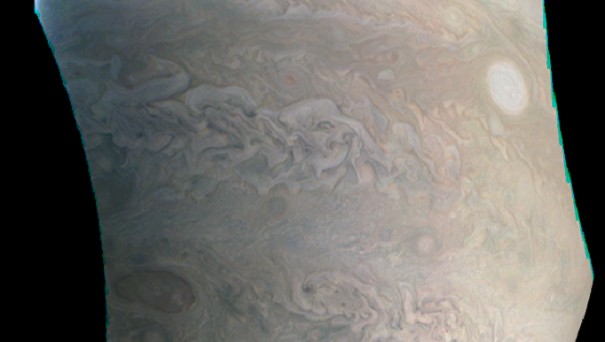 NASA опубликовало фотографии урагана «жемчужина» на Юпитере